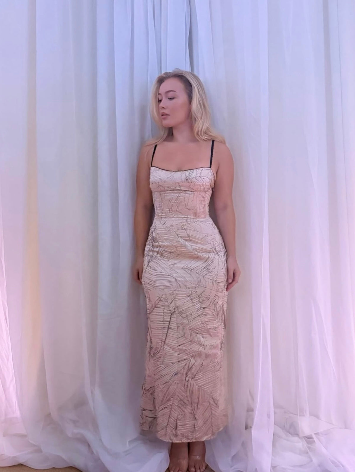Acre Lou Abigail midi in Blush