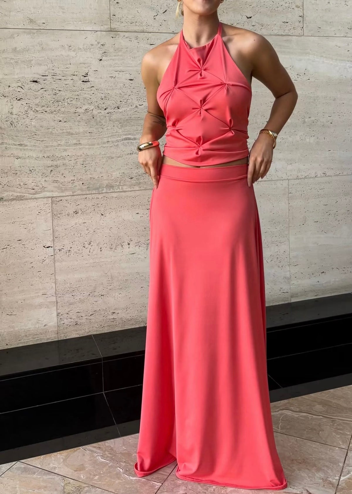 Suki set in Coral