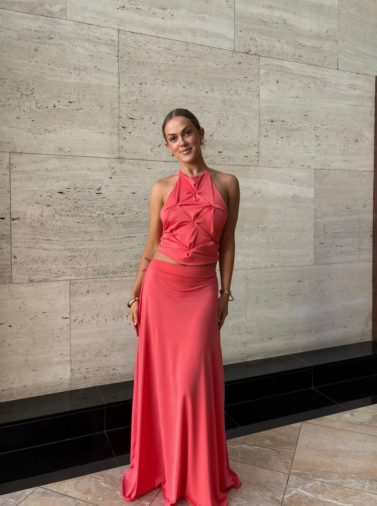 Suki set in Coral