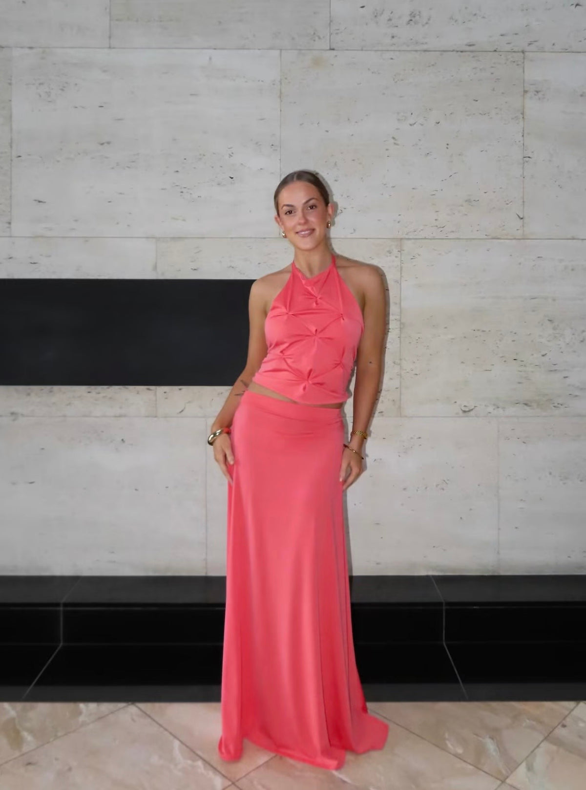 Suki set in Coral